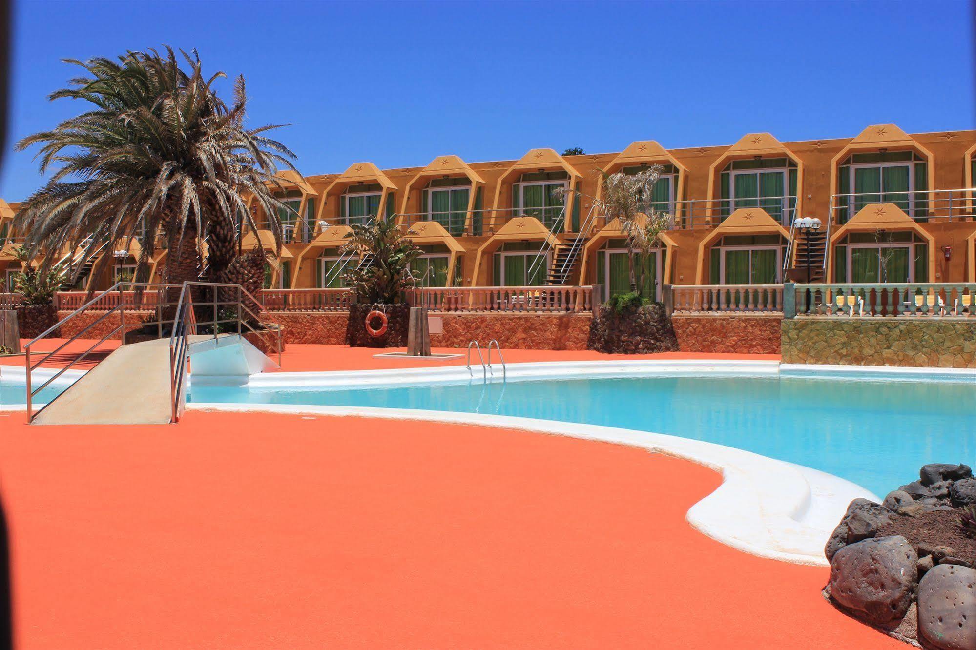 Aparthotel La Piramide Costa De Antigua Exteriör bild